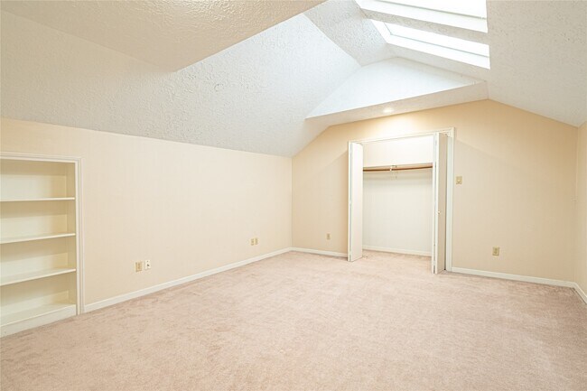 Building Photo - 2306 Potomac Dr