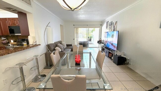 Building Photo - 9711 Fontainebleau Blvd