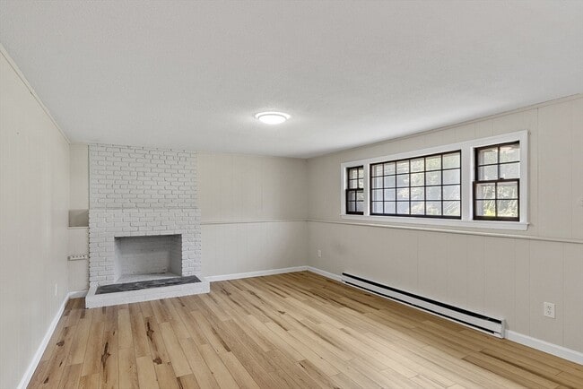 Building Photo - 1022 Pleasant St