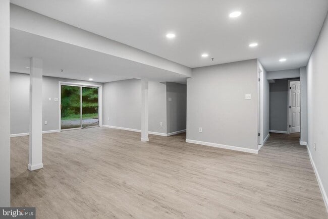 Building Photo - 7795 Penn Manor Ct