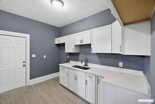 Building Photo - 512 Maple Ave