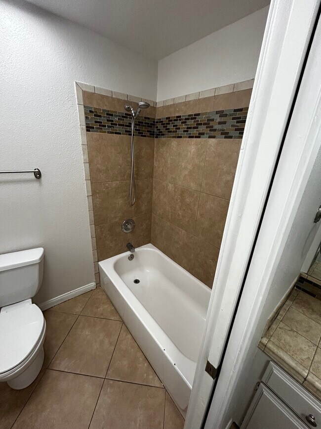 Building Photo - 6560 College Grove Dr