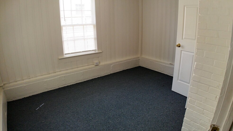 Building Photo - 104 Otis St