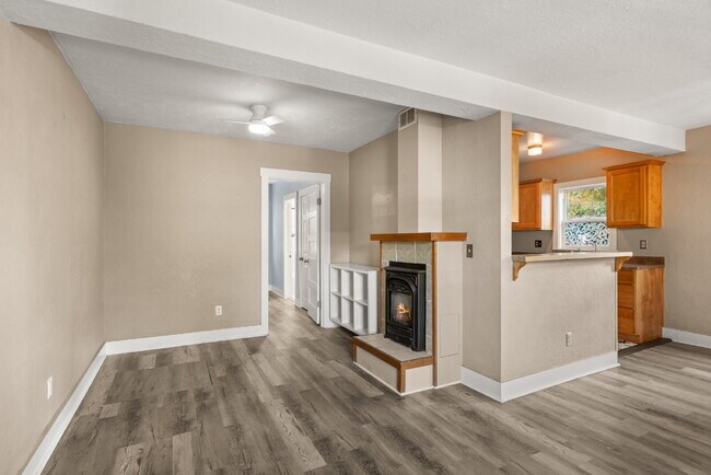 Building Photo - 531 Clay St