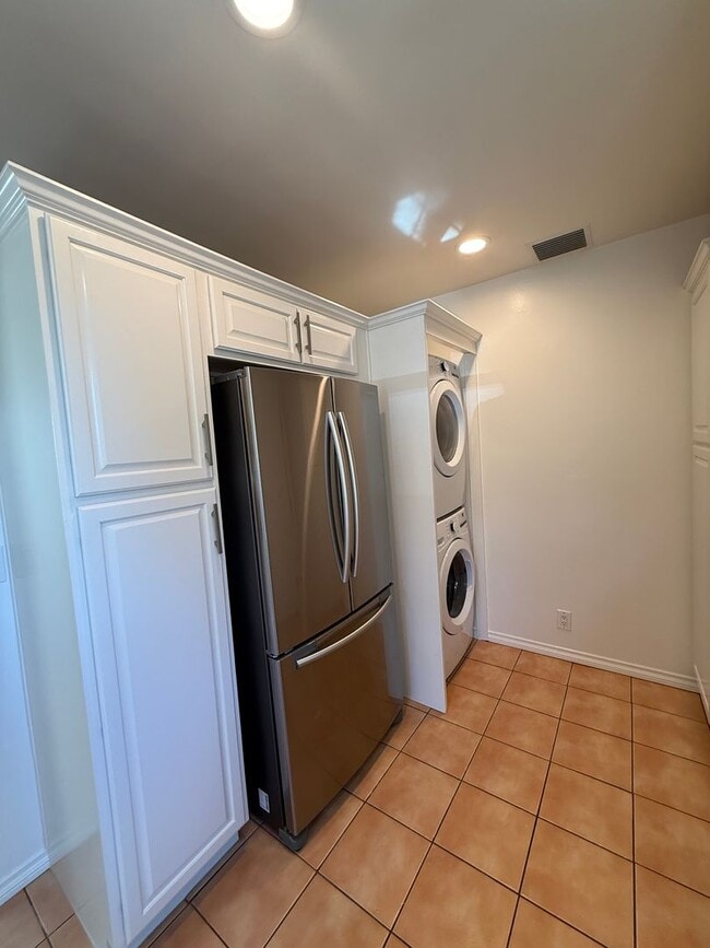 Building Photo - Amazing 3 Bedroom Montrose Home!