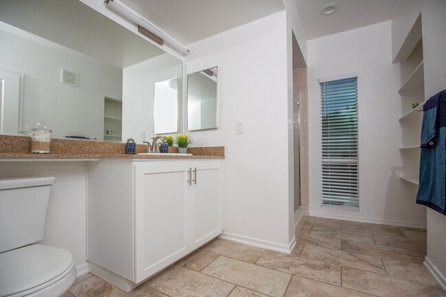 Interior Photo - Cahuenga Place - 3400 Cahuenga Blvd West