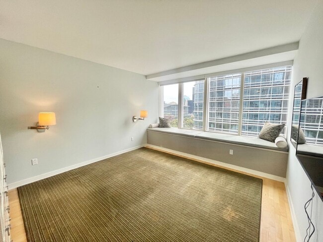 Building Photo - Millennium Stunner! 2BR/2BA 1,245sqft! Pet...