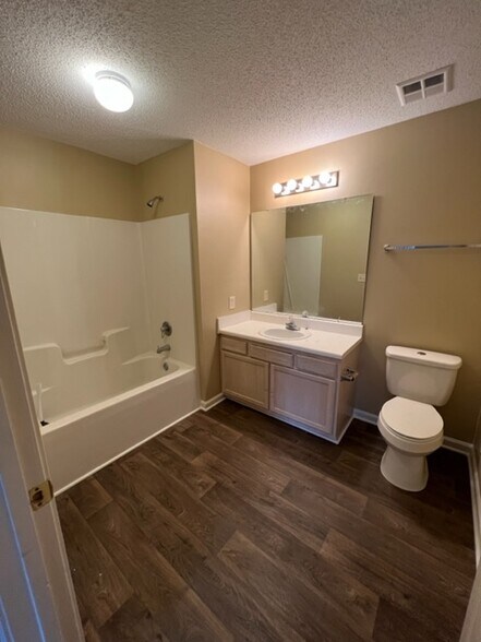 Building Photo - 2624 Guyer St