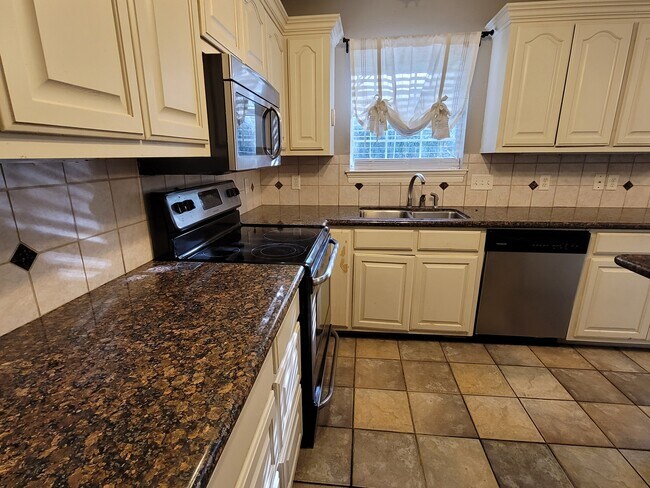 Building Photo - 1 Briar Oak Cir