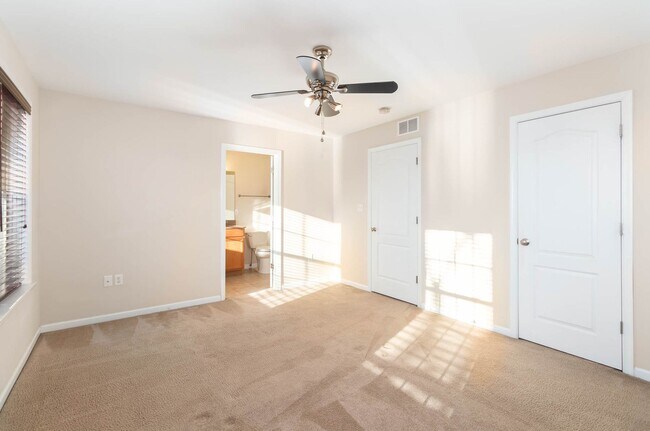 Building Photo - *UPCOMING* 3 Bedroom 2.5 Bath Town-Home Lo...