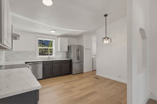 Building Photo - 3 Bedroom, 2 Bathroom Home