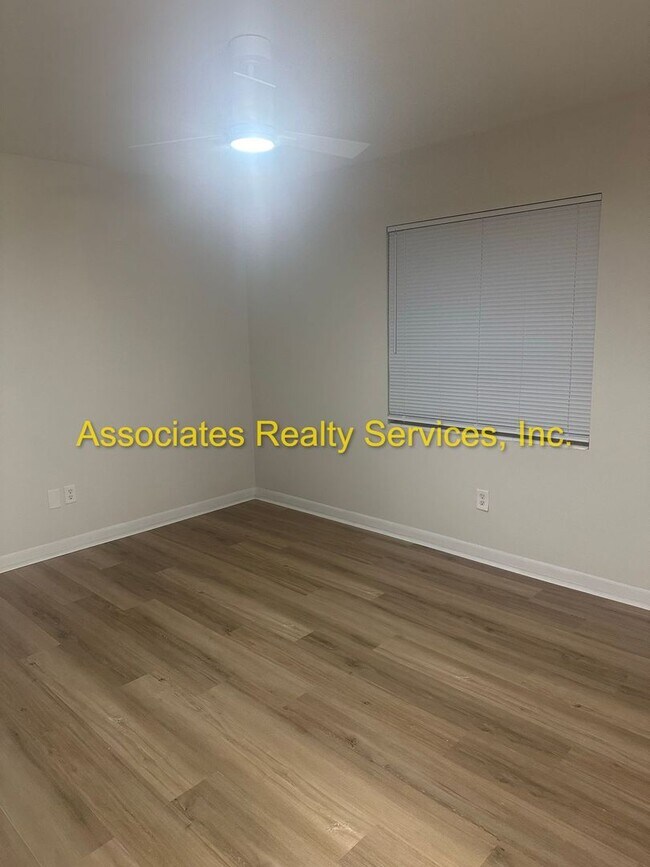 Building Photo - SUBLEASE: Remodeled 4BD/2BA Home with Den in Northwood!