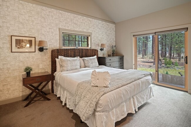 Building Photo - Unfurnished Peaceful River Retreat – Moder...