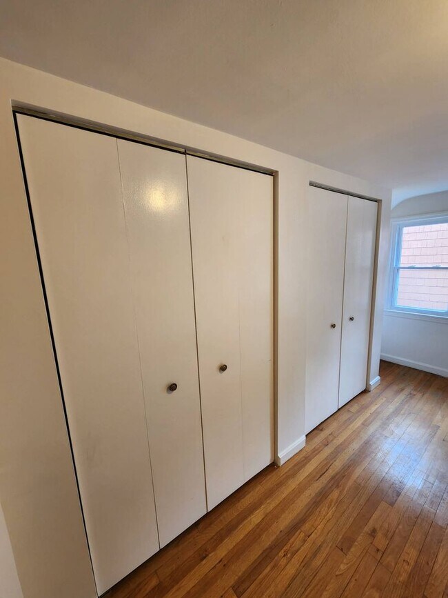 Building Photo - Move-In Special: Save $300 on This Charmin...