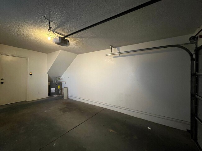 Building Photo - 3 Bedroom Townhome Near W University Dr and S Hardy Dr!