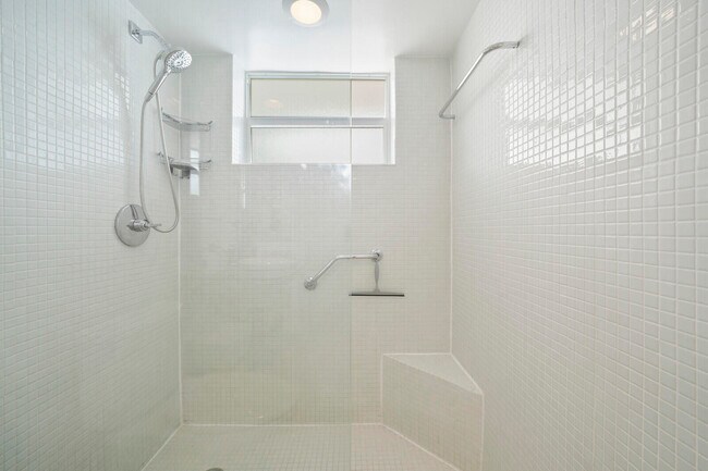 Building Photo - 1444 SE 15th Ct