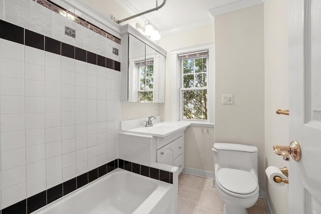 Building Photo - 20 Donizetti St