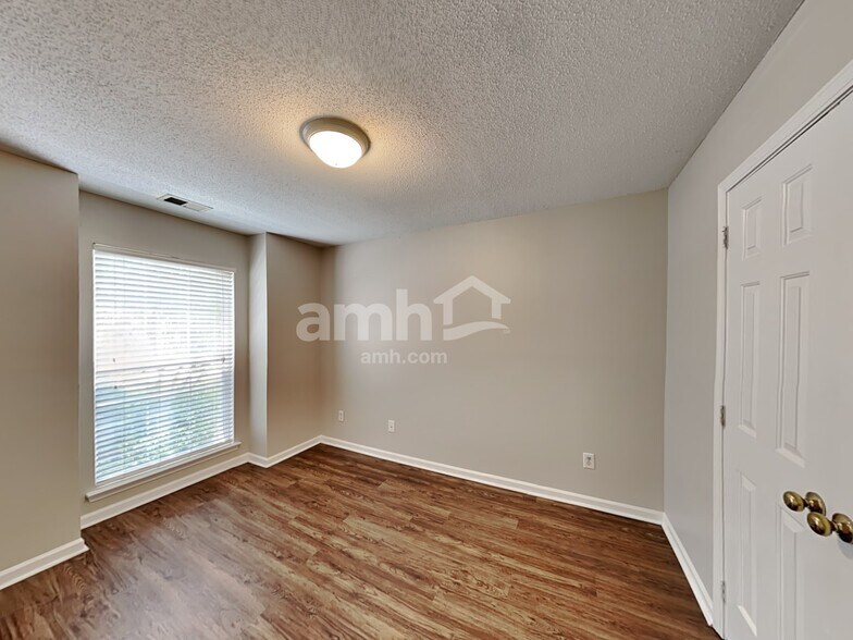 Building Photo - 1720 Silverberry Ct