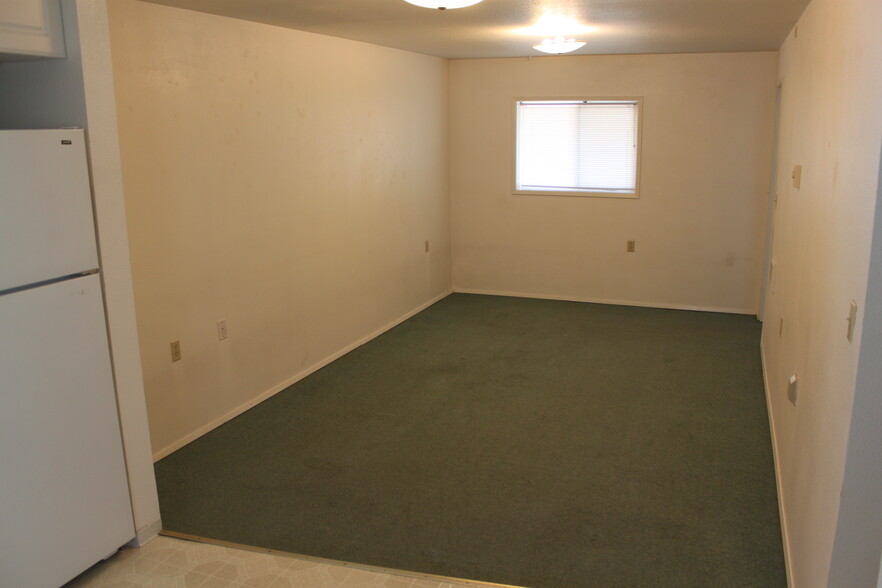 bedroom - 1946 Emerald Alley
