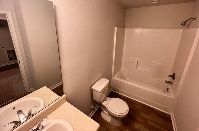 Building Photo - Gorgeous 3 bedroom, 2 1/2 bathroom two-sto...