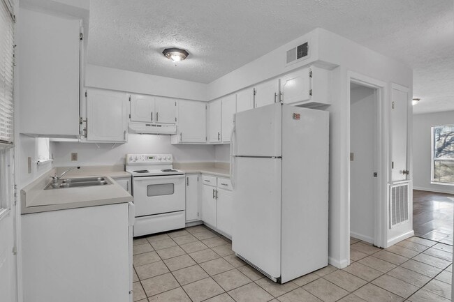 Building Photo - 1110 N Montgomery St