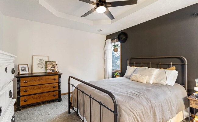 Building Photo - Gorgeous Millard Home!!