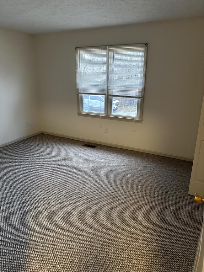 Building Photo - 1104 Collins Ln