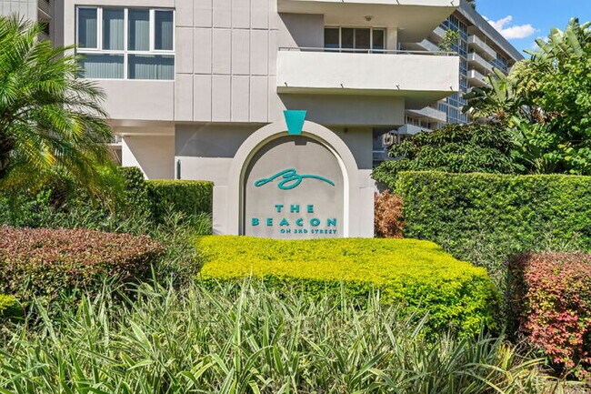 Building Photo - Charming 2-Bedroom, 1-Bathroom Condo in the Heart of Downtown St. Petersburg!