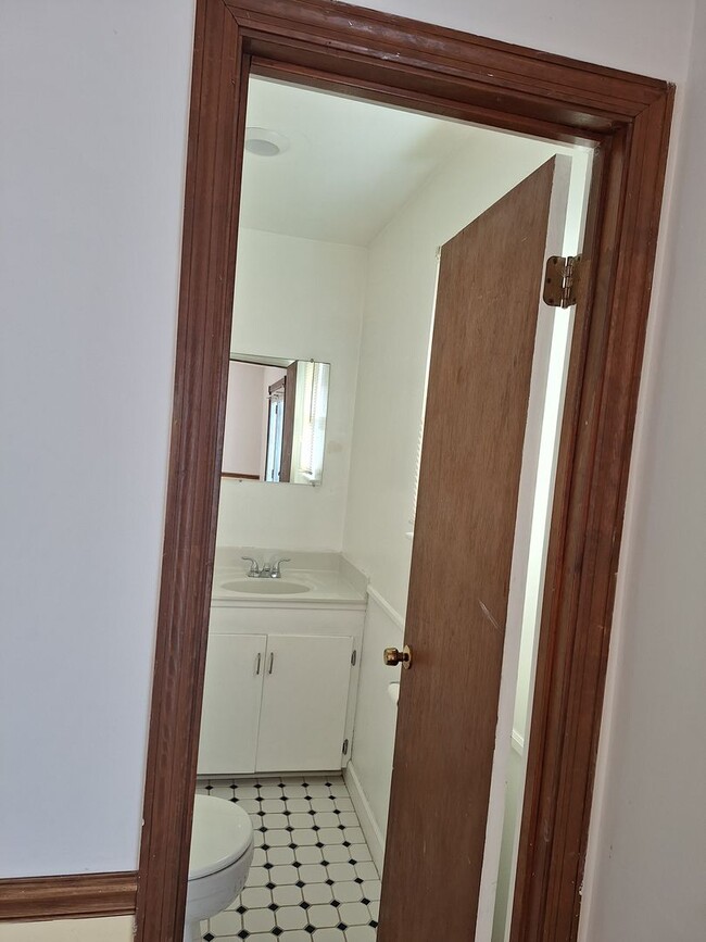 Building Photo - Splendid Garden Cottage in Lugoff, SC!