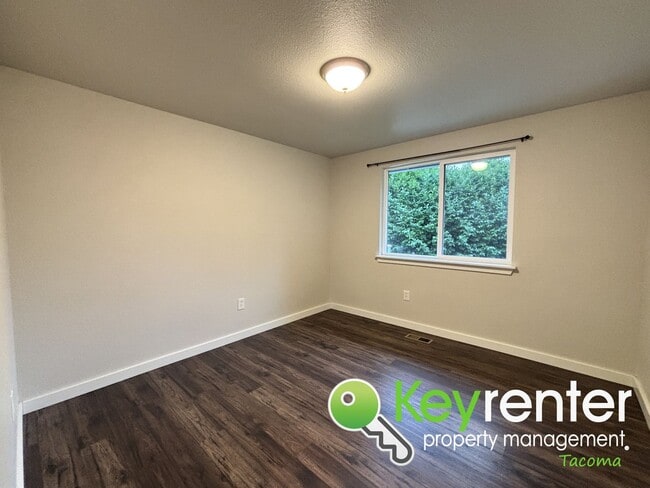 Building Photo - Shared Split level 3 Bed 2 Bath Upstairs Unit with Modern Upgrades Close to JBLM!