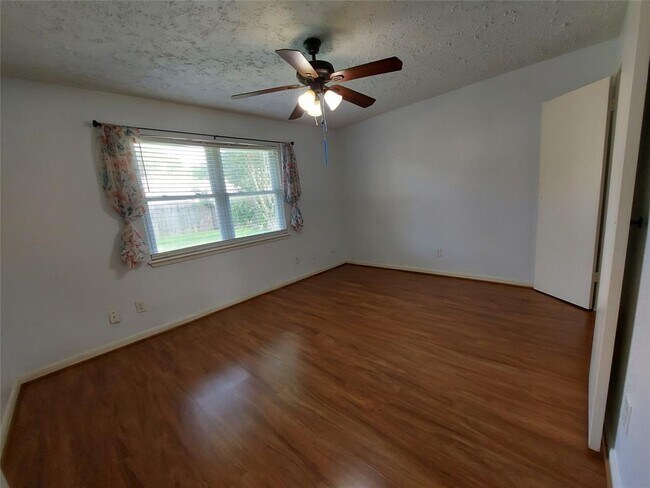 Building Photo - 3807 Quiet Pl Dr