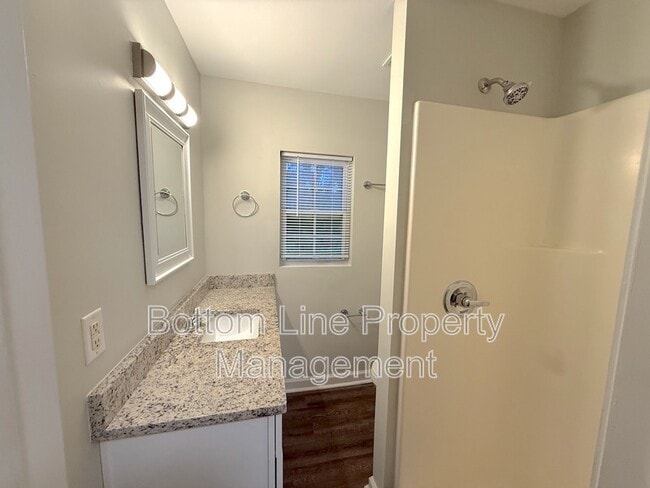 Building Photo - 919 1/2 Arlington Ave