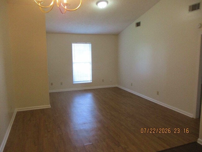 Building Photo - 105 Gala Ct