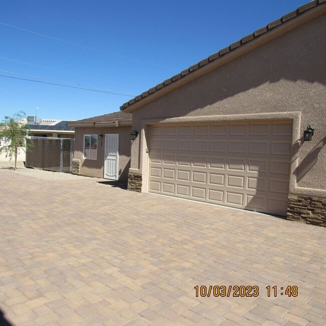 Building Photo - 2495 Palisades Dr