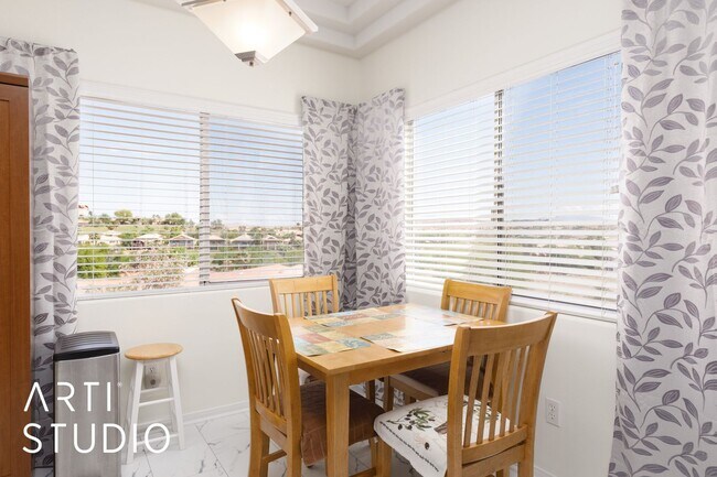 Building Photo - 2-bedroom 2-bathroom upstairs condo fully ...