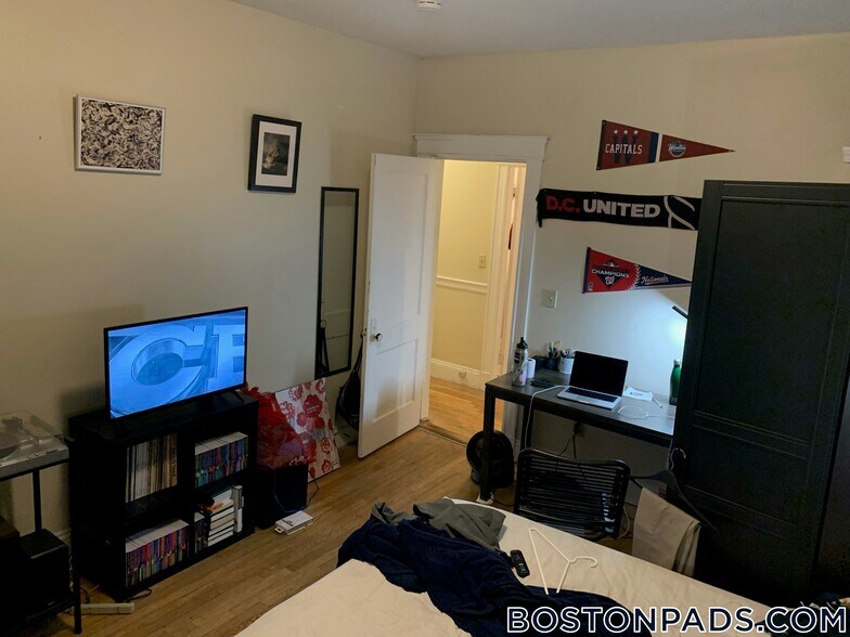 Building Photo - 1189 Commonwealth Ave