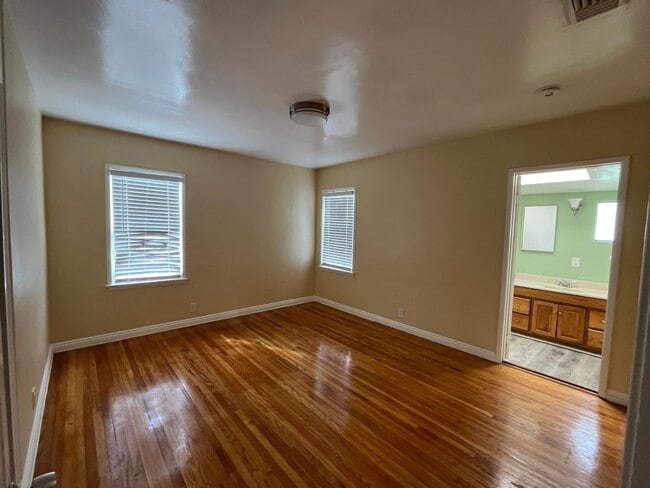 Building Photo - 3 Bedrood/ 2 Bath Home in Alhambra