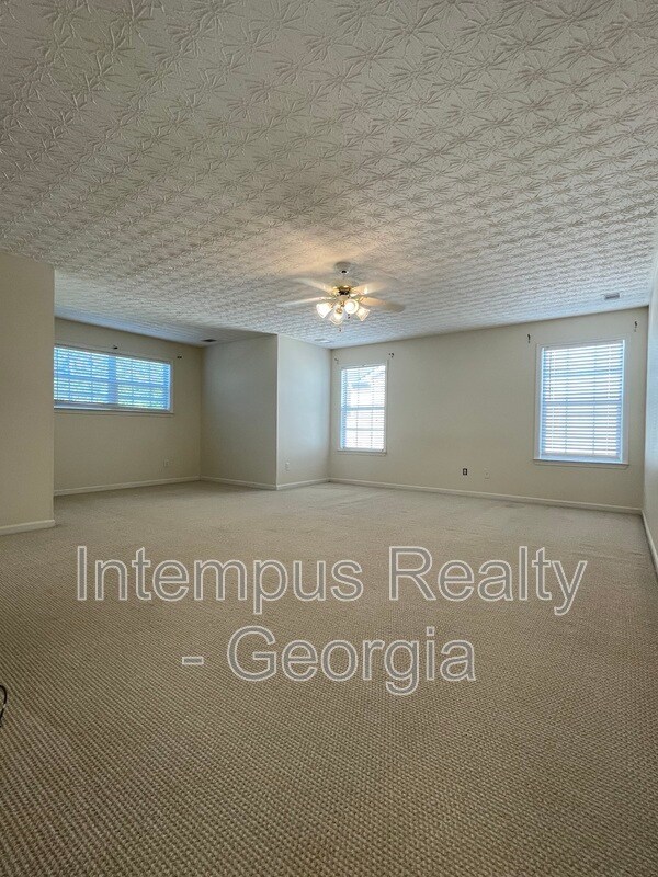 Building Photo - 2054 Pierce Way