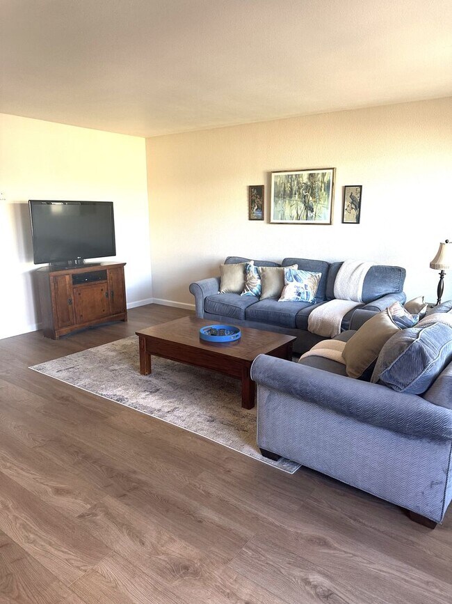 Building Photo - 2525 Solano Rd