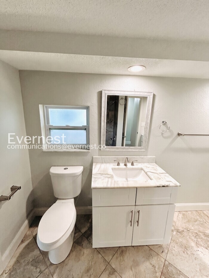 Building Photo - 1649 Dartmouth Dr