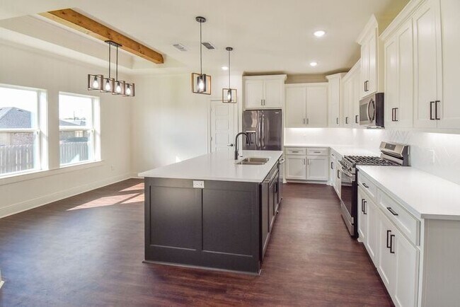 Building Photo - Tour Today! Stunning 4 Bedroom 2 Bath in W...