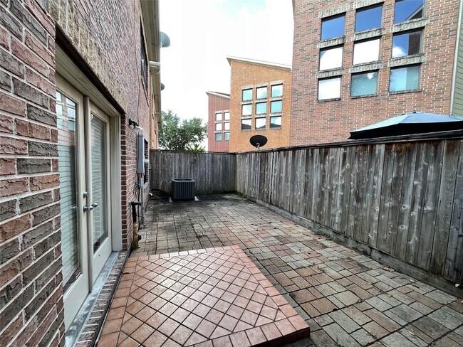 Building Photo - 9822 Samantha Suzanne Ct