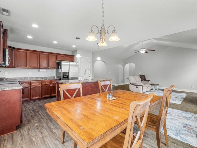 Building Photo - Beautiful Home Close to MCAS New River Air Station