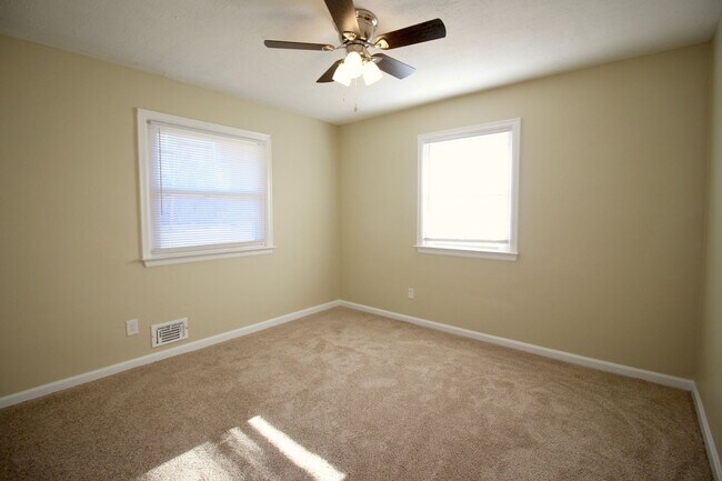 Building Photo - Super 3-brm stone ranch with basement in e...