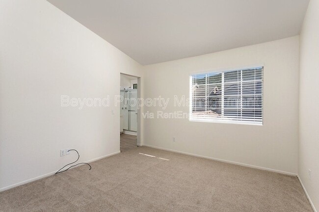 Building Photo - 9477 Questa Pointe