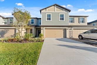 Building Photo - Absolutely stunning 3 BR /2.5 Bath / 2 Car Garage + LOFT townhome in ultra-modern and green-focus...