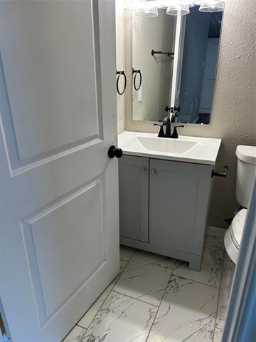 Building Photo - 2815 Hedgerow Dr