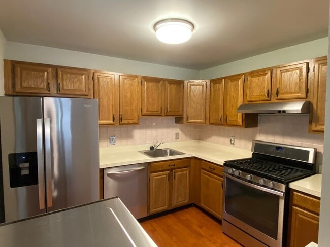 Building Photo - 2205 Brookhaven Dr