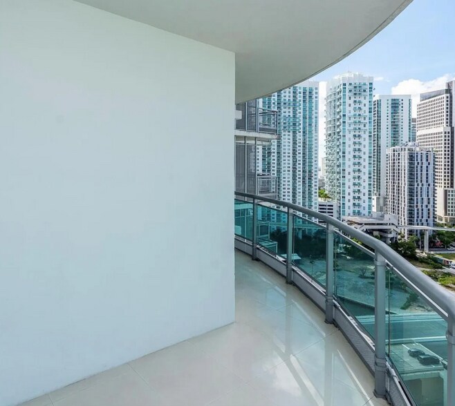 Building Photo - 350 S Miami Ave