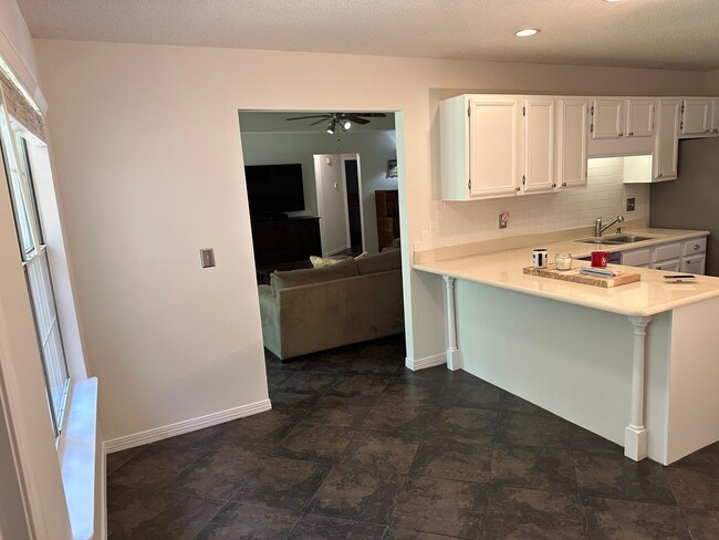 Building Photo - 1670 Parkside Cir
